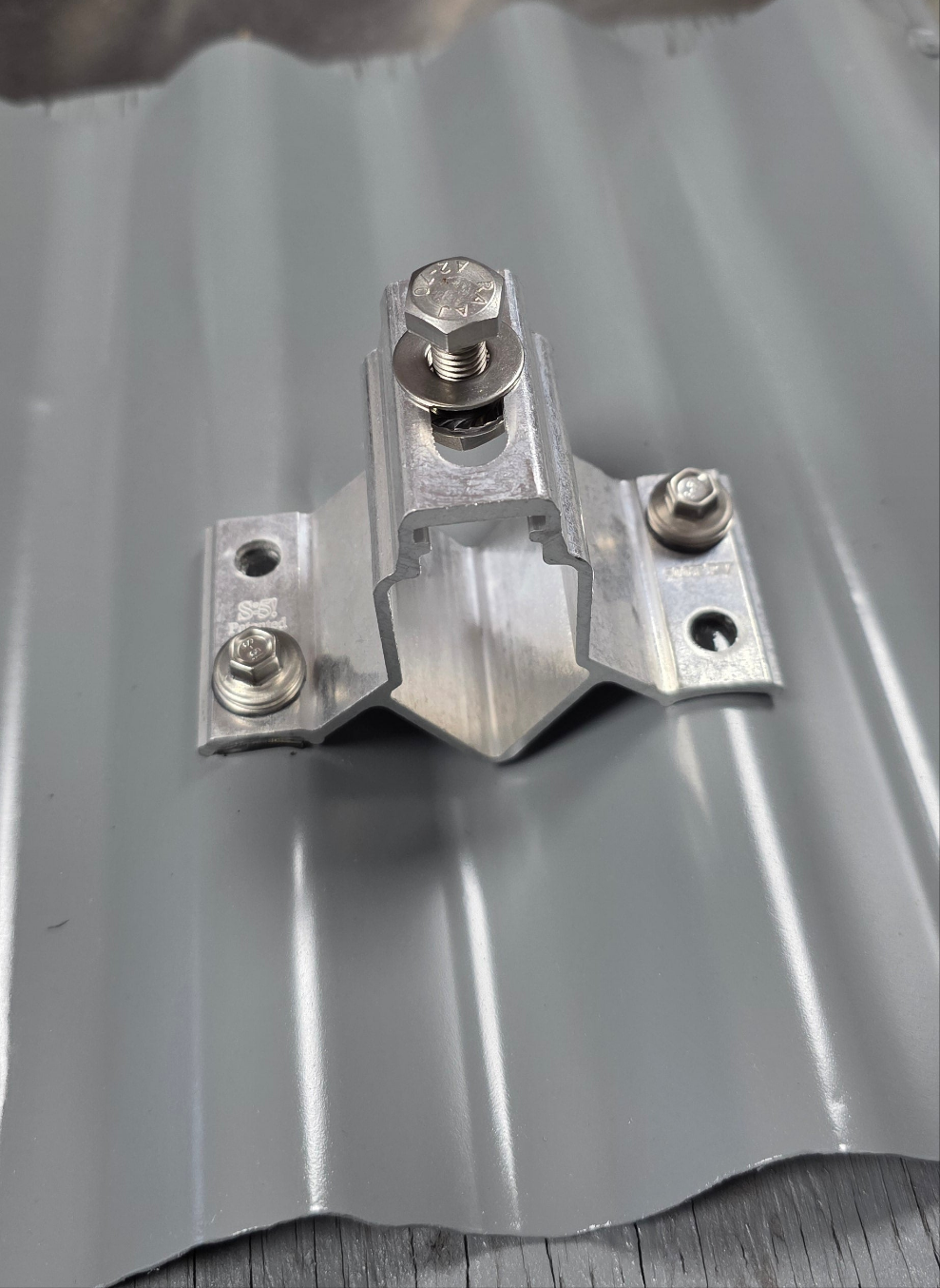 S-5 CorruBracket para Zinc Corrugado